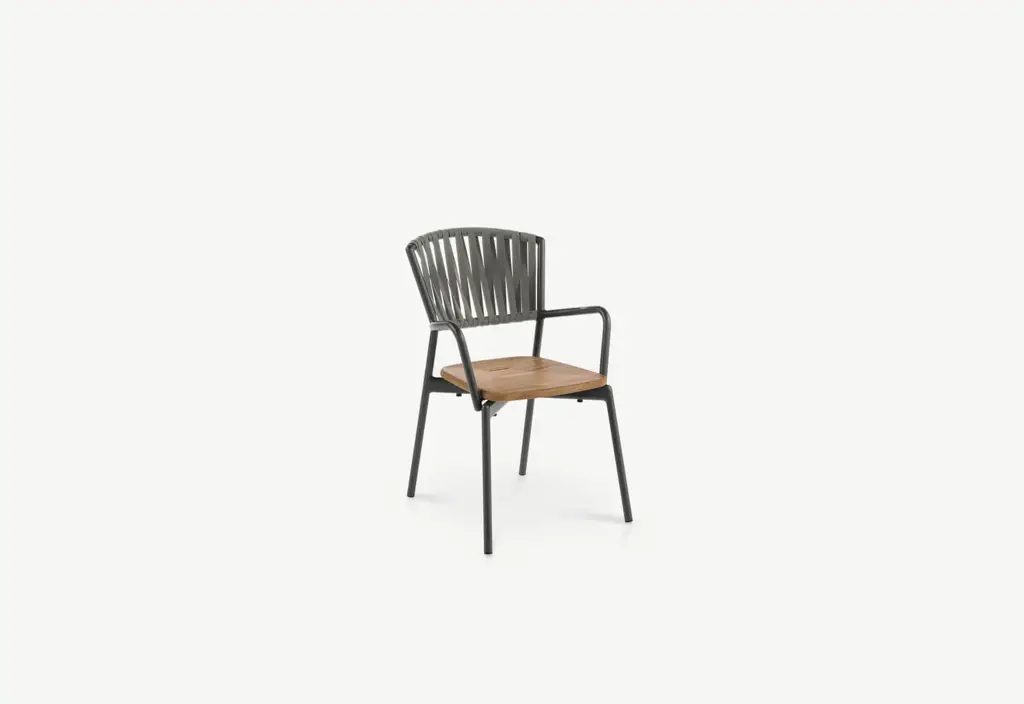 Armchair Piper 121