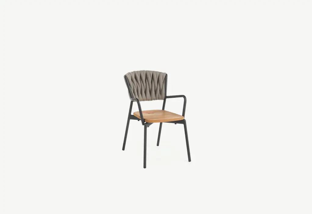 Armchair Piper 221